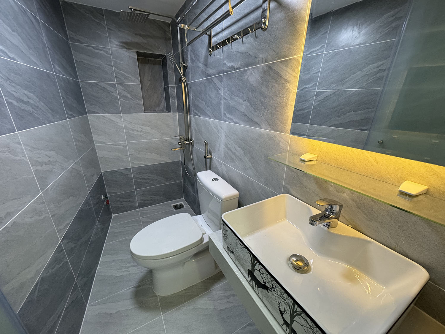 Nhà phố 3 lầu (4mx12,5m=50m2) 5 phòng ngủ hẻm ôtô 7 chỗ khu đồng bộ Nguyễn Thượng Hiền, Bình Thạnh